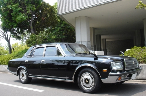 Император Японии Акихито &ndash; Toyota Century Royal