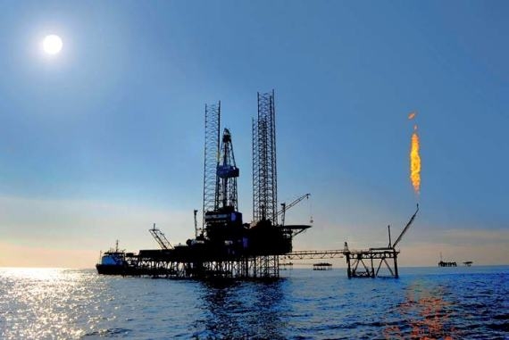 Буровая платформа &laquo;Iran Khazar&raquo; на шельфе Каспийского моря