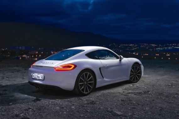 Легкий и стремительный Porsche Cayman S даже изгибами своего &laquo;тела&raquo; напоминает опасного хищника &ndash; каймана