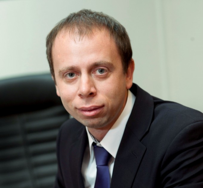 На партнерских началах