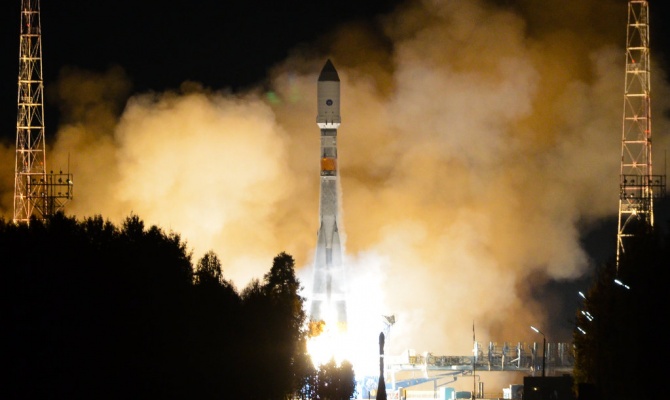 Старт "Союза-2.1б" в 02.54 мск и отделение от нее головной космической части