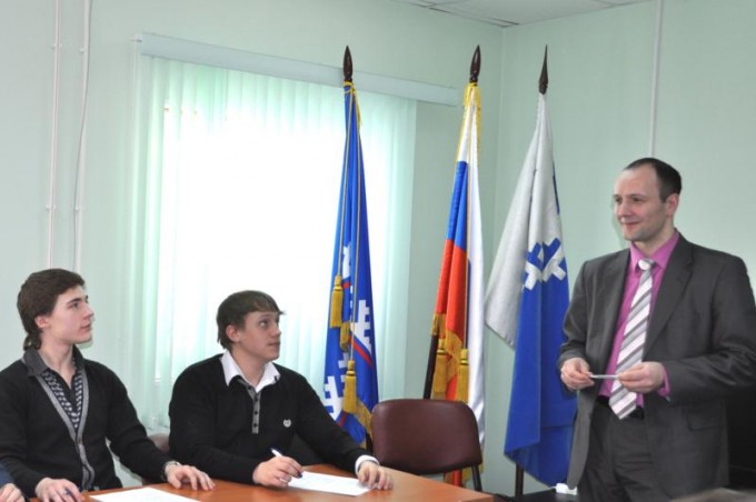 В поселке Правохеттинский назвали знатоков избирательного права