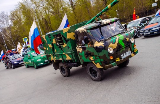«По машинам! Мы помним!».