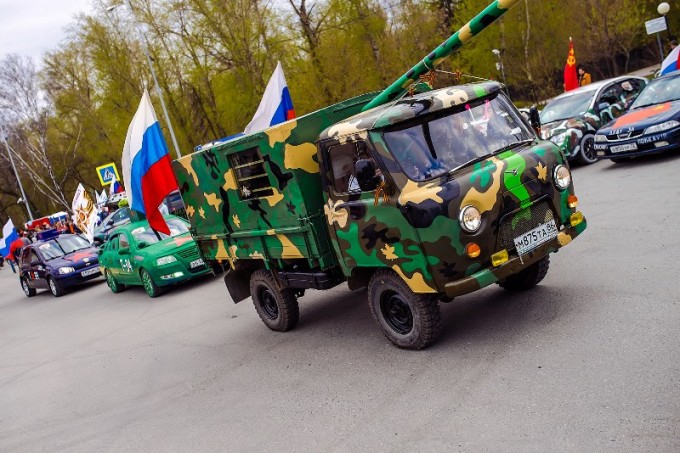 «По машинам! Мы помним!».