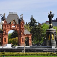 Triumfalnaya-arka-i-pamyatnik-Ekaterine