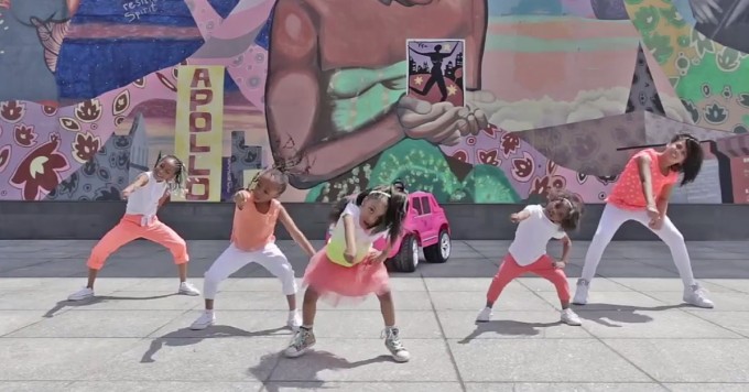 Танцующие дети, розыгрыши и злой Обама Танцующие дети, розыгрыши и злой Обама