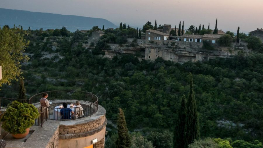 Новый гастрономический ресторан открылся в отеле la Bastide de Gordes во Франции