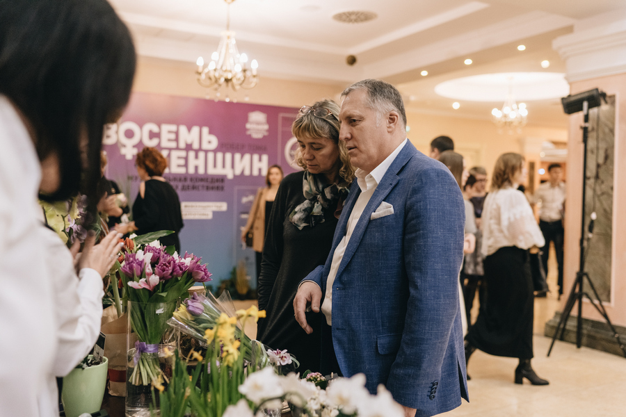 Женский день в театре