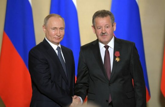 Владимир Путин наградил Николая Руссу за вклад в строительство Крымского моста
