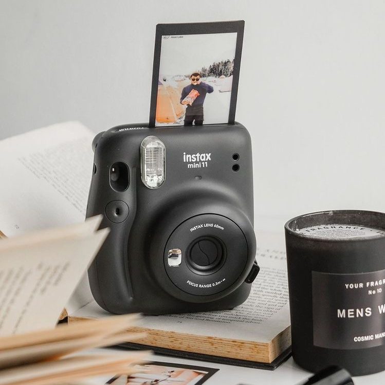 Обзор: новинка Instax mini 11 для производства стильного контента